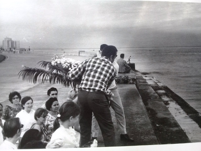 Foto de Peregrinación de los trabajadores de la BNJM en homenaje a Camilo Cienfuegos, 28 de octubre de 1986. Fondos BNCJM.
